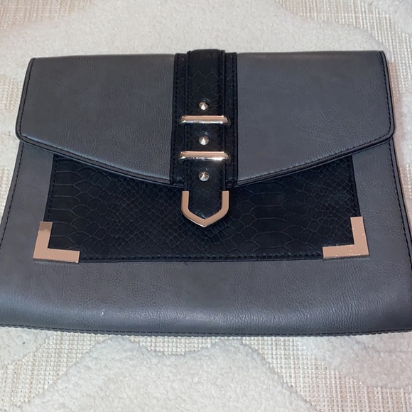 Grey and black Aldo envelope crossbody bag. - Picture 3 of 3